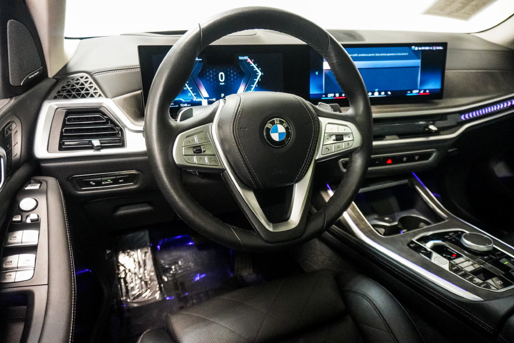Used 2025 BMW X7 xDrive40i AWD/4WD image 16