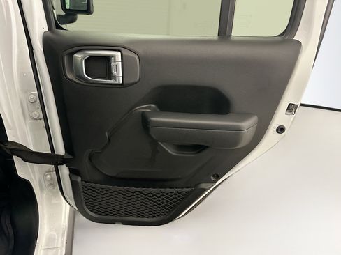 Used 2023 Jeep Wrangler Unlimited AWD/4WD image 30