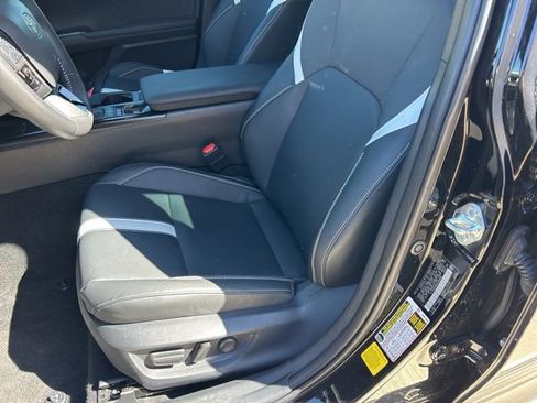 Used 2025 Toyota Camry SE image 10