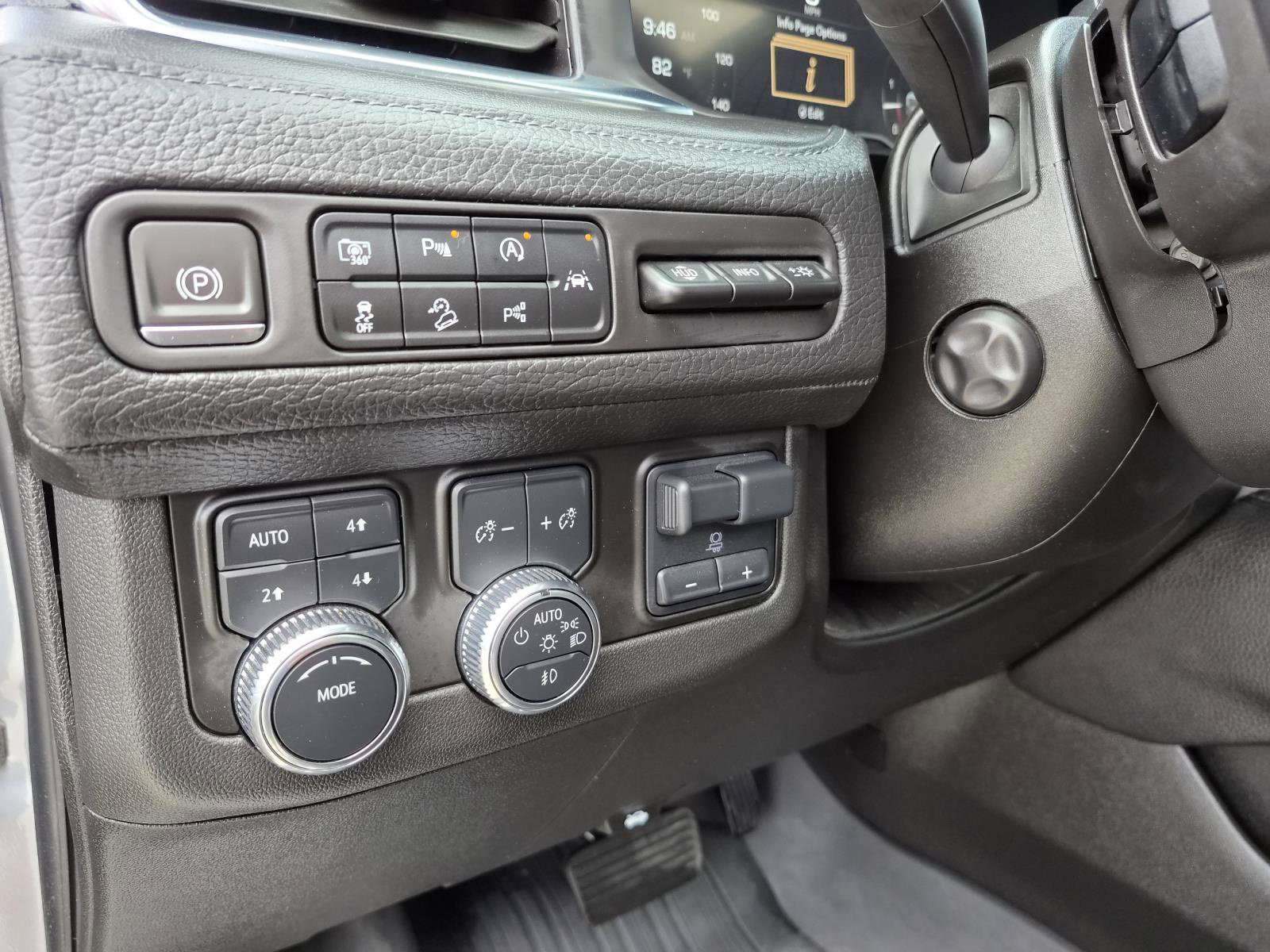 Used 2023 GMC Yukon Denali w/ Advanced Technology Package AWD/4WD image 24