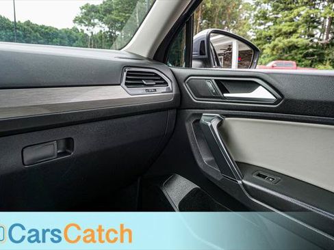 Used 2020 Volkswagen Tiguan SE w/ Panoramic Sunroof Package FWD image 31