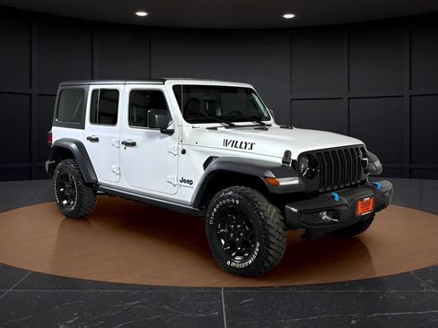 Used 2023 Jeep Wrangler Unlimited w/ Cold Weather Group AWD/4WD image 7