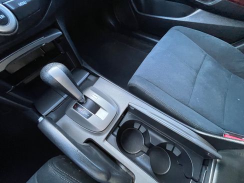 Used 2012 Honda Crosstour EX image 19