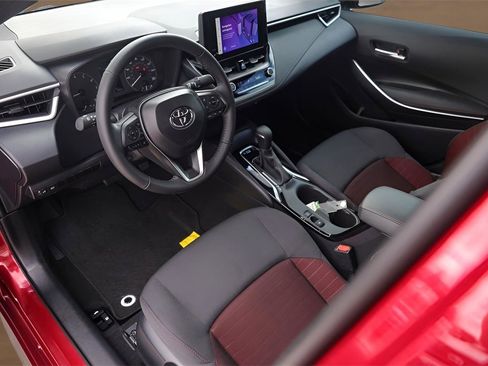 Used 2024 Toyota Corolla SE image 8