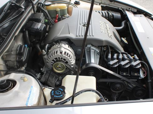 Used 1999 Buick Riviera Supercharged Coupe FWD image 10