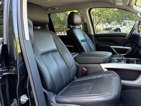 Used 2021 Nissan Titan SV w/ SV Convenience Package AWD/4WD image 13