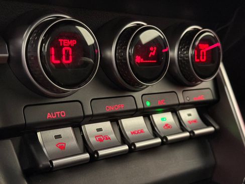 Used 2025 Toyota GR86 RWD image 25