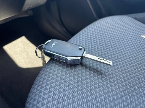 Used 2025 Kia Soul LX w/ LX Technology Package FWD image 21