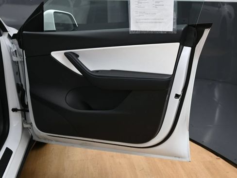 Used 2022 Tesla Model Y Long Range AWD/4WD image 37