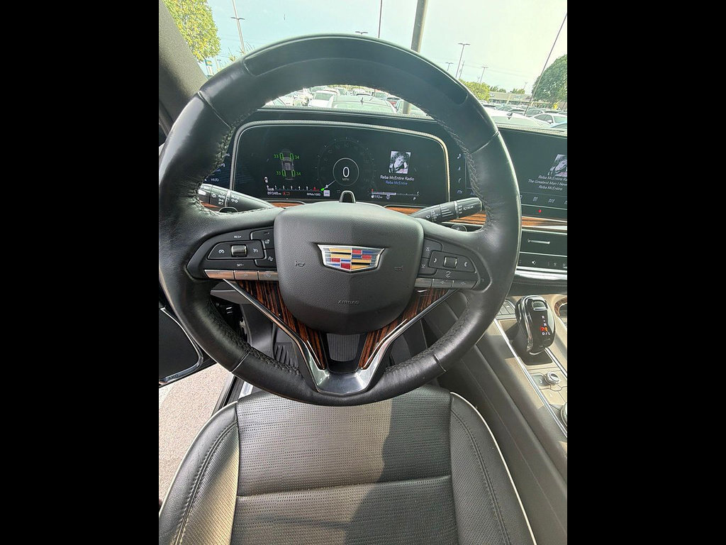 Used 2023 Cadillac Escalade Premium Luxury AWD/4WD image 7