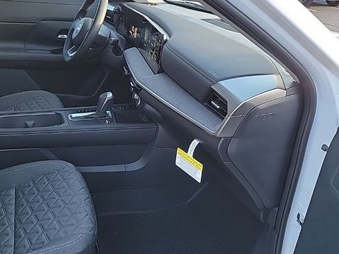 Used 2025 Nissan Kicks SV w/ Charging Package image 24