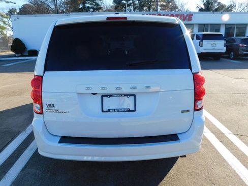 Used 2019 Dodge Grand Caravan SE w/ UConnect Hands-Free Group image 3