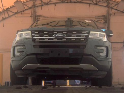 Used 2017 Ford Explorer XLT w/ Equipment Group 202A image 3