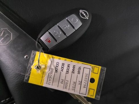 Used 2024 Nissan Frontier SL w/ Technology Package image 23