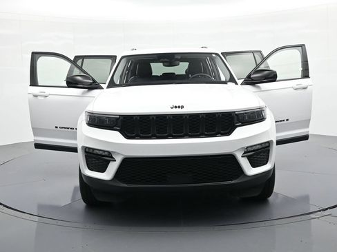 Used 2023 Jeep Grand Cherokee Limited w/ Black Appearance Package AWD/4WD image 27