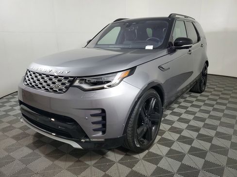 Used 2023 Land Rover Discovery Metropolitan Edition AWD/4WD image 3