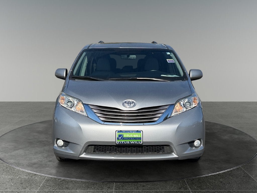 Used 2017 Toyota Sienna XLE w/ XLE Navigation Package FWD image 2