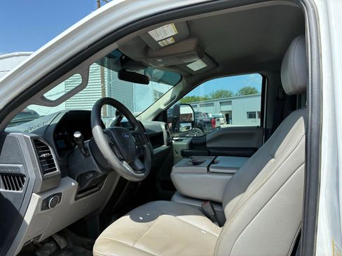 Used 2022 Ford F250 XL w/ Power Equipment Group image 3