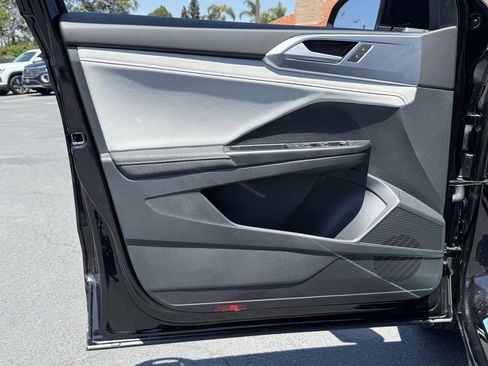 New 2025 Volkswagen Taos SE image 15