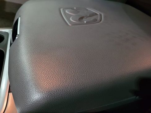 Used 2018 RAM 1500 Classic SLT image 35