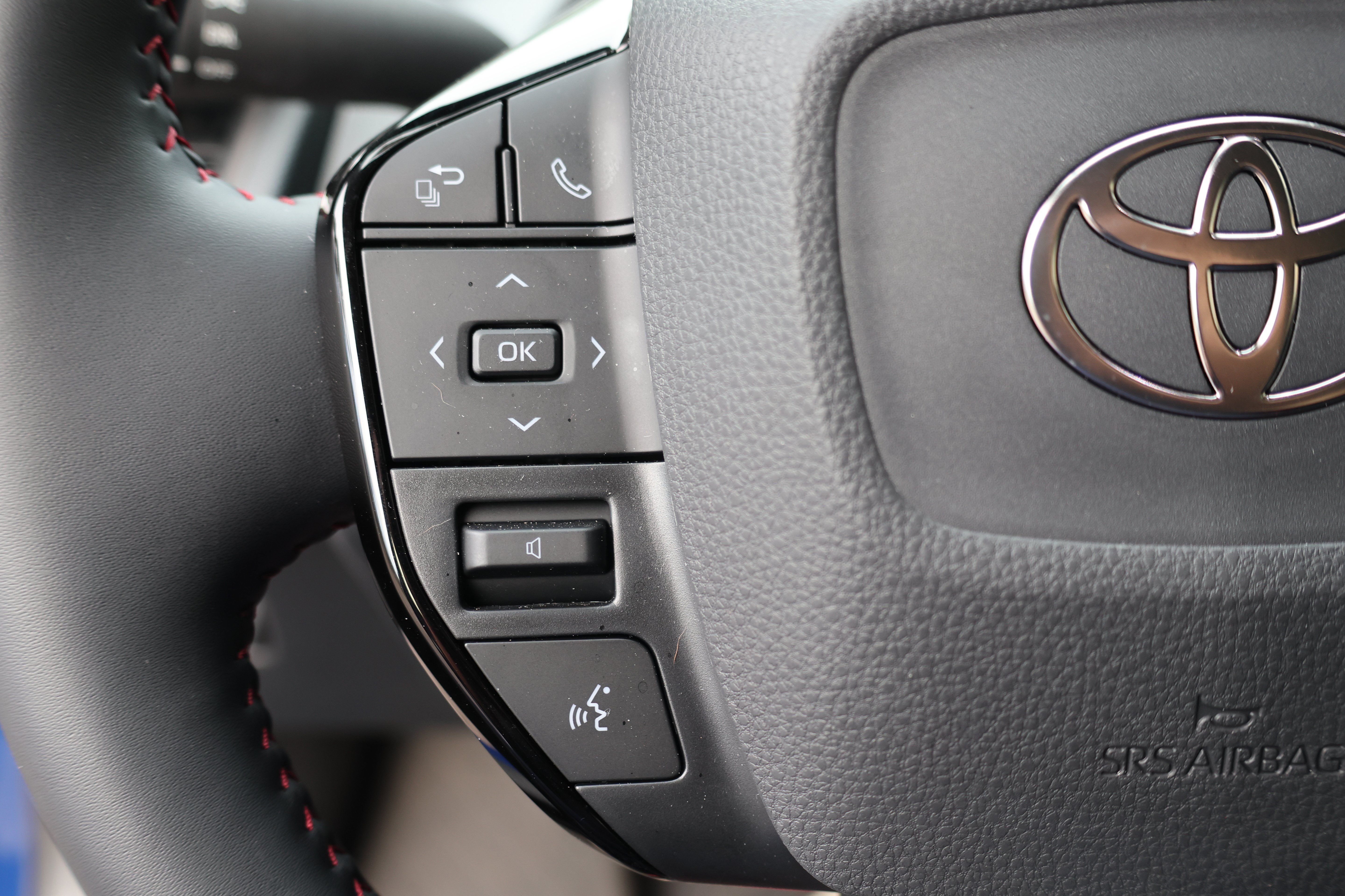 Certified 2026 Toyota Prius Plug-In Hybrid FWD image 24