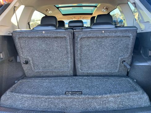 Used 2018 Volkswagen Tiguan SE w/ Panoramic Sunroof Package FWD image 19