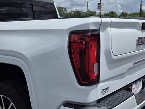 Used 2024 GMC Sierra 1500 AT4 w/ Technology Package AWD/4WD image 11