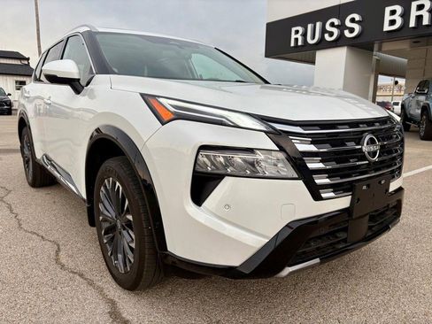 Used 2024 Nissan Rogue Platinum w/ Platinum Premium Package image 3