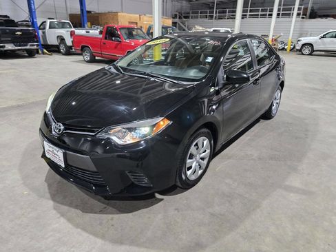 Used 2016 Toyota Corolla LE FWD image 2