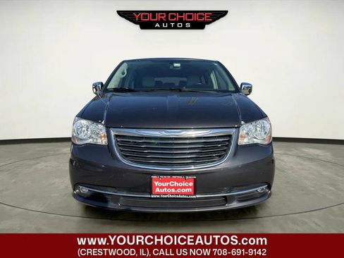 Used 2016 Chrysler Town & Country Touring-L FWD image 8