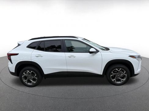 Used 2025 Chevrolet Trax LT FWD image 15