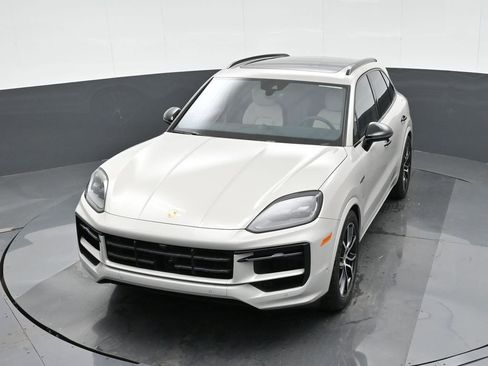New 2026 Porsche Cayenne S AWD/4WD image 33