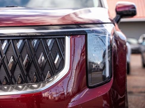 Used 2025 Kia Carnival image 10