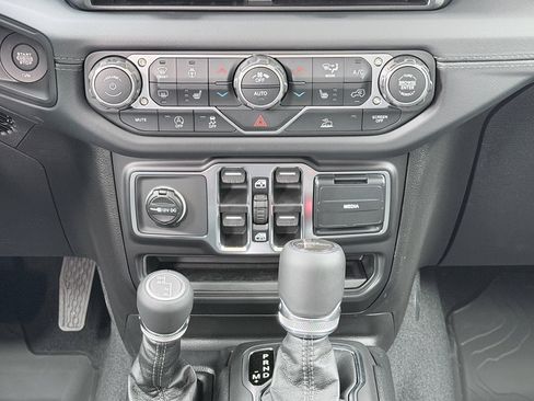 New 2026 Jeep Gladiator Sport image 19