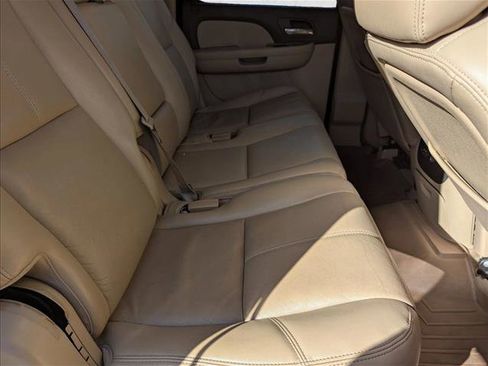 Used 2014 Chevrolet Suburban LT image 22