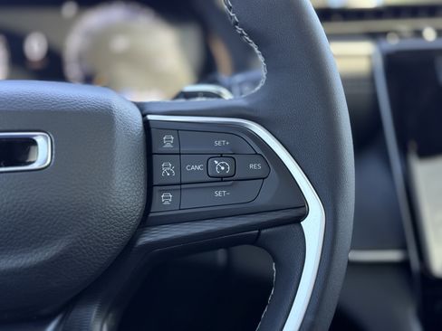 New 2025 Jeep Grand Cherokee Laredo X w/ Luxury Tech Group I image 12