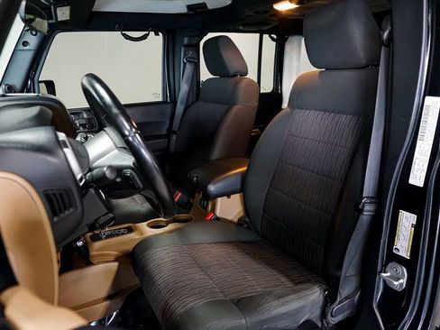 Used 2012 Jeep Wrangler Unlimited Sahara w/ Connectivity Group image 8