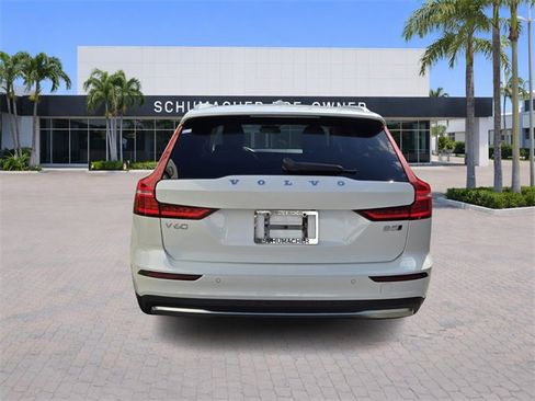 Certified 2025 Volvo V60 B5 Cross Country Plus image 6