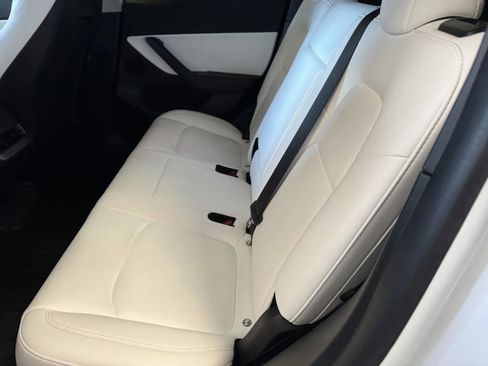 Used 2022 Tesla Model Y Long Range image 10