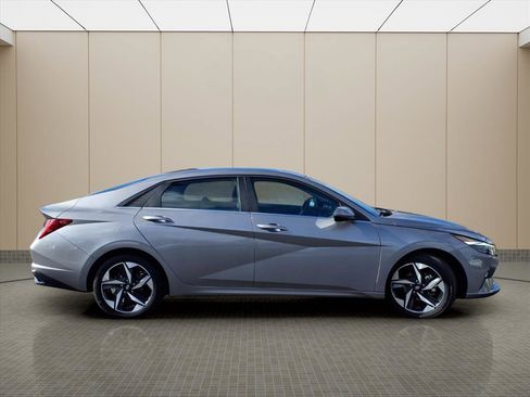 Certified 2023 Hyundai Elantra Limited image 5