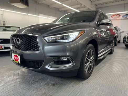 Used 2017 INFINITI QX60 Luxe w/ Premium Package image 2