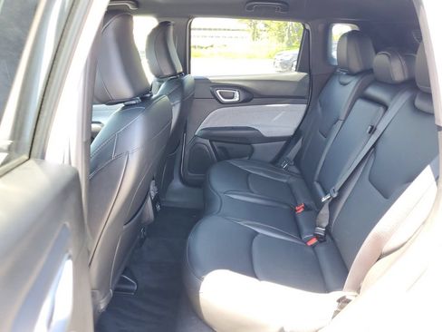 Used 2023 Jeep Compass Latitude AWD/4WD image 12