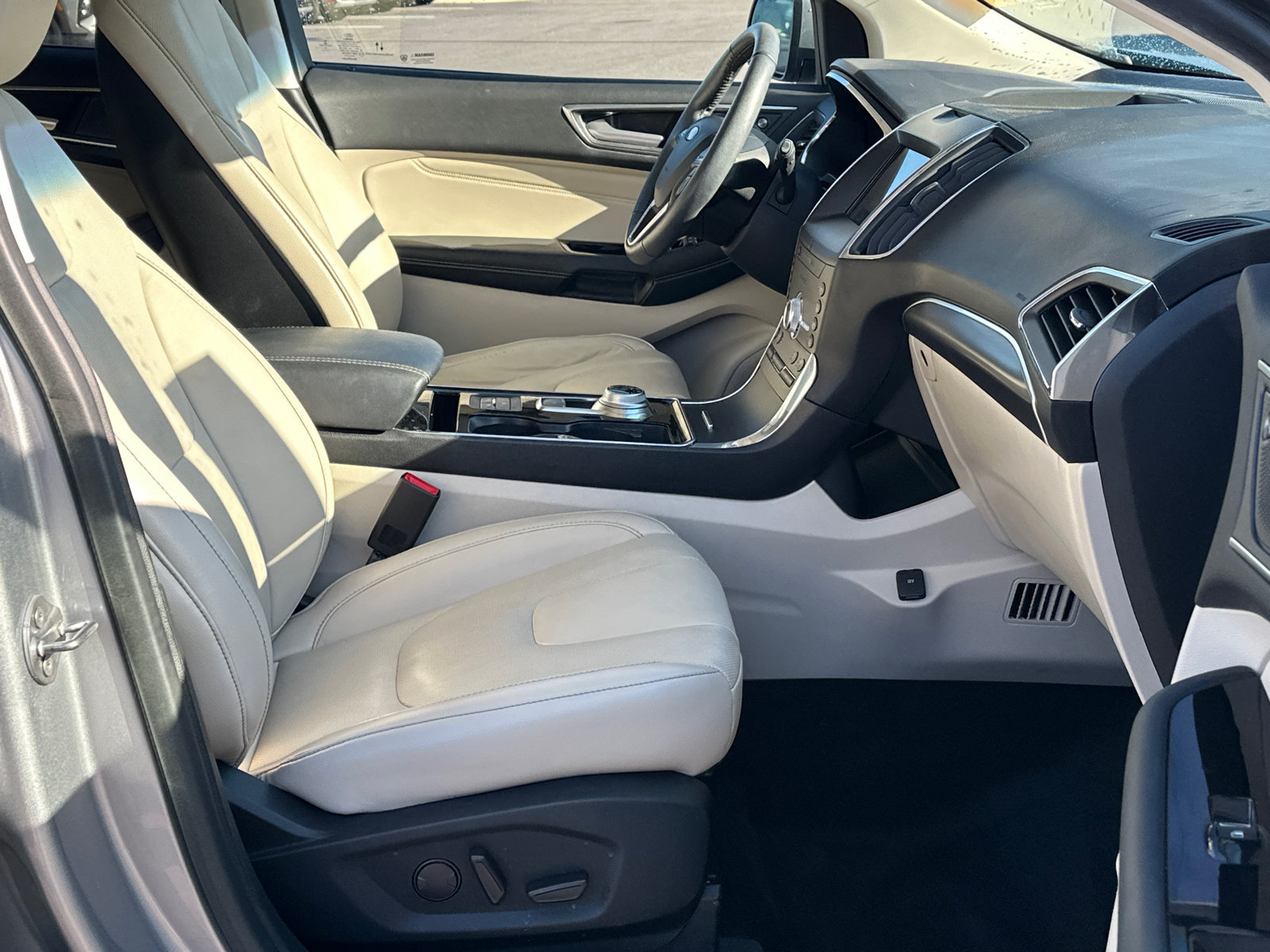 Used 2020 Ford Edge Titanium w/ Equipment Group 301A AWD/4WD image 14
