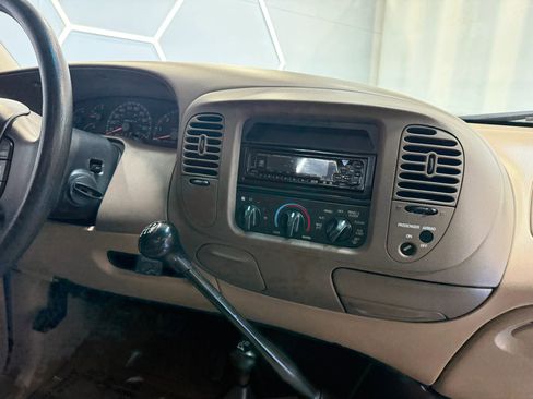Used 1998 Ford F150 4x4 Regular Cab image 31