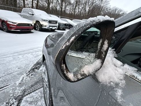 Used 2023 Buick Envision Avenir image 37