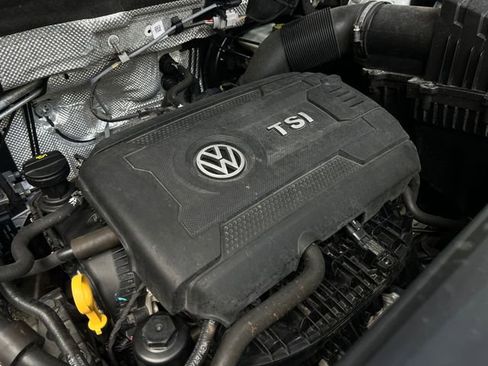 Used 2021 Volkswagen Atlas Cross Sport SE image 38