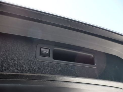 Used 2020 Toyota Highlander Limited FWD image 28
