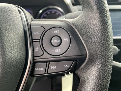 Used 2020 Toyota Camry LE image 20