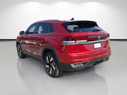 Used 2024 Volkswagen Atlas Cross Sport SE w/ Panoramic Sunroof Package FWD image 5