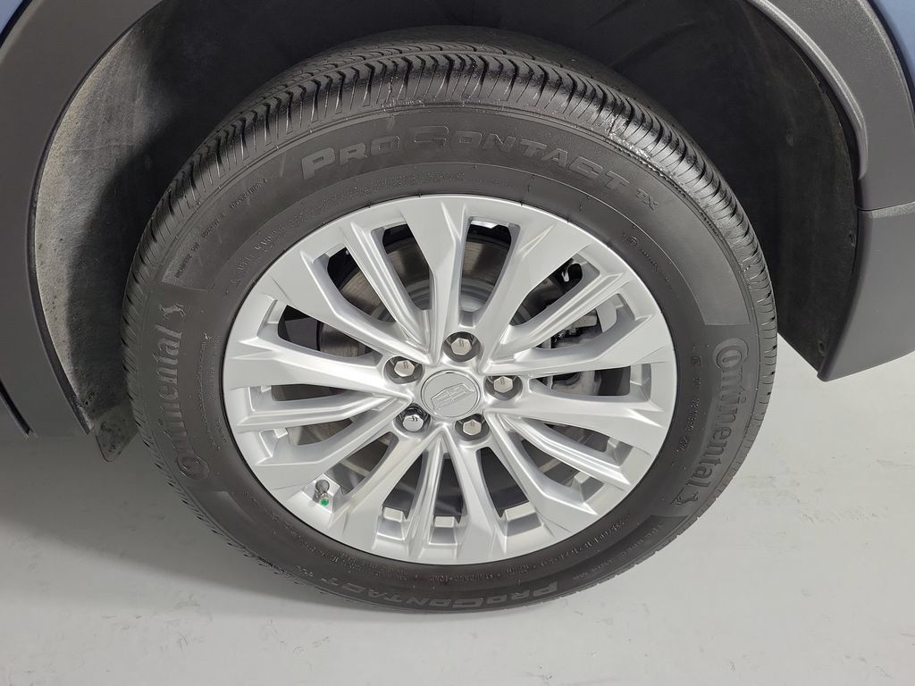 Certified 2024 Cadillac XT4 Luxury w/ Cold Weather Package FWD image 11